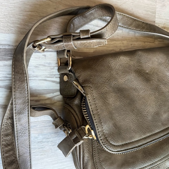 Elegant Brown Leather Crossbody Bag - Picture 2 of 6